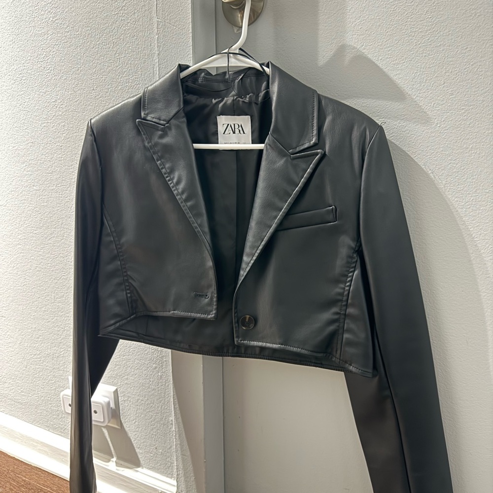 Zara Elegant Black Cropped Blazer - Picture 2 of 3